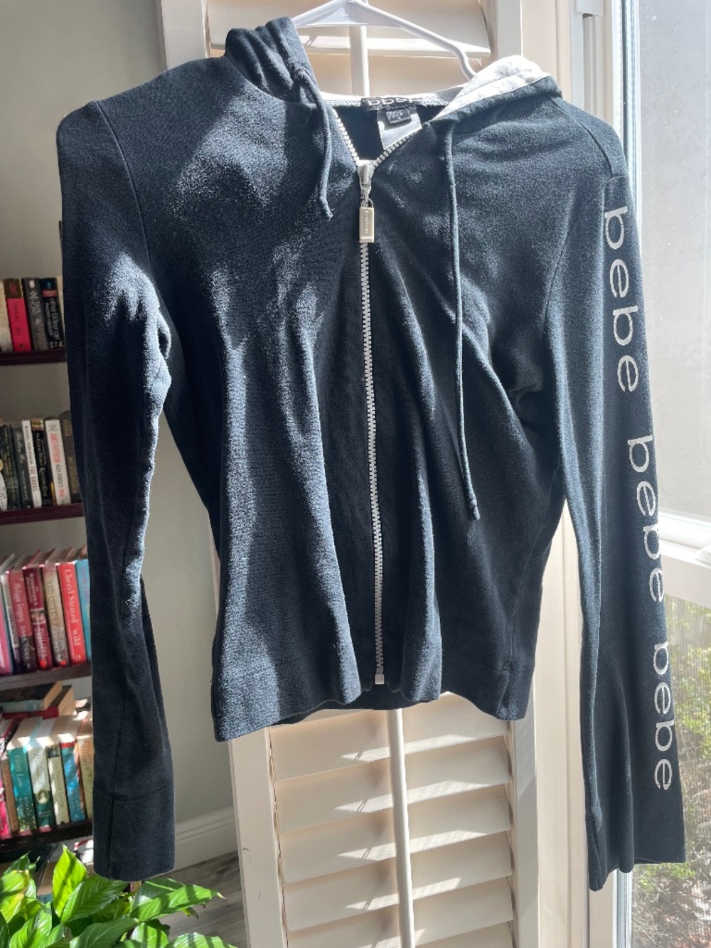 bebe Black and white cropped hoodie